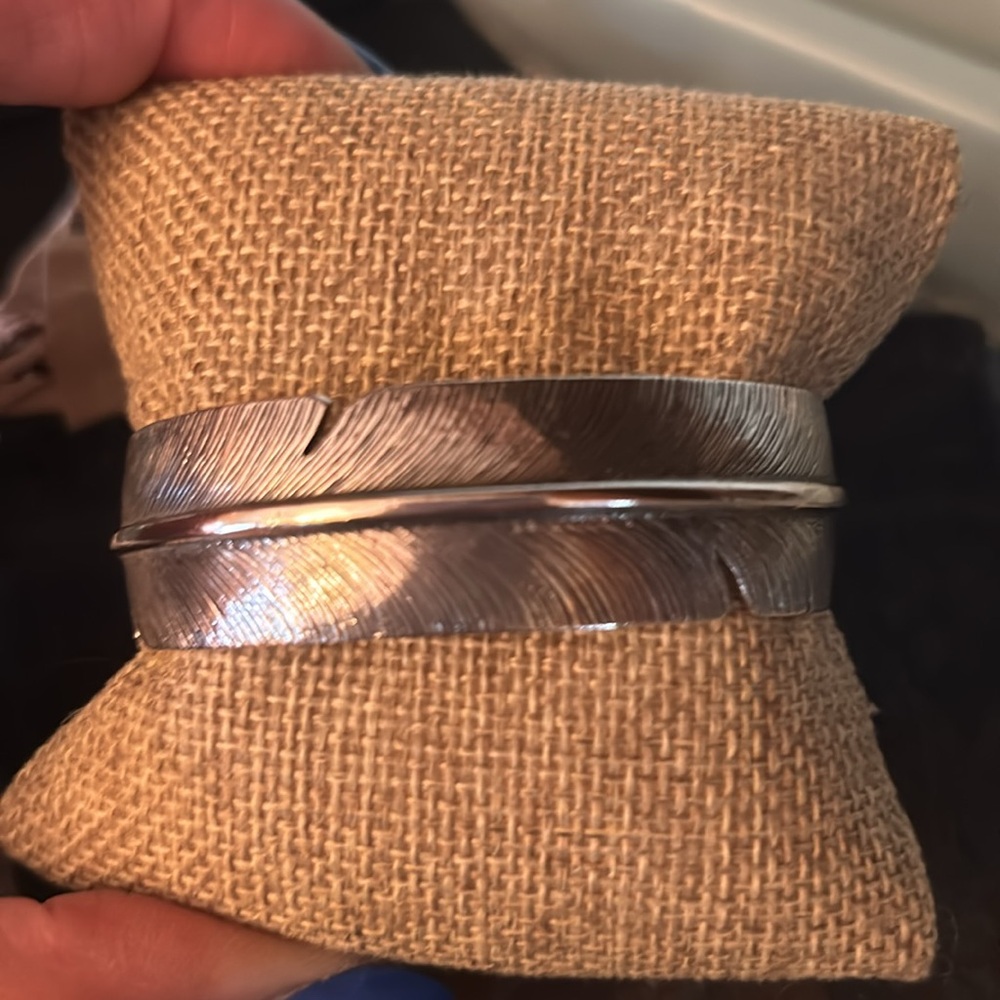 Chan Luu Wide .925 Solid Silver Feather Bracelet - Picture 2 of 6
